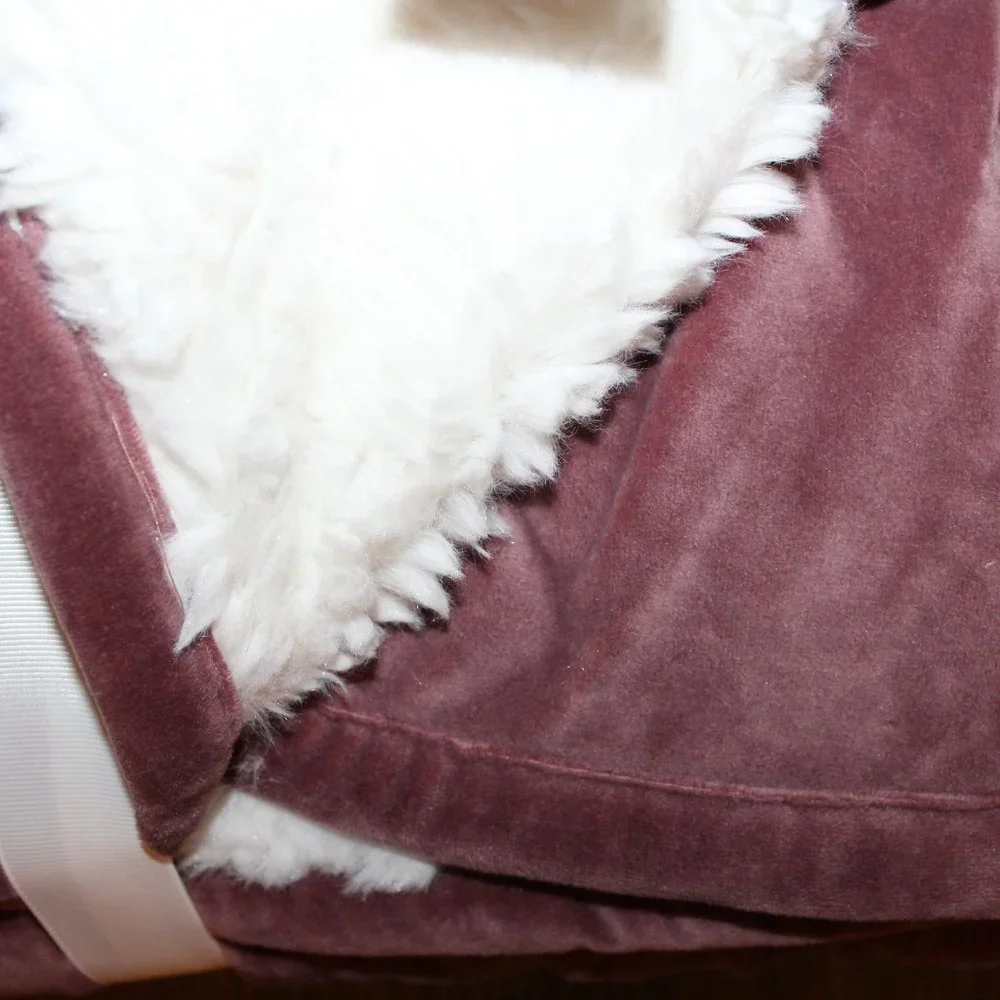 NWT UGG PLUSH SHERPA LINED THROW DUSTY ROSE 50‎ X 70